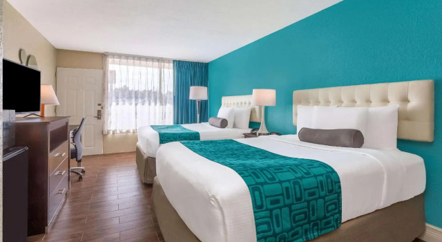 Четырёхместный номер Standard Howard Johnson by Wyndham Lakeland