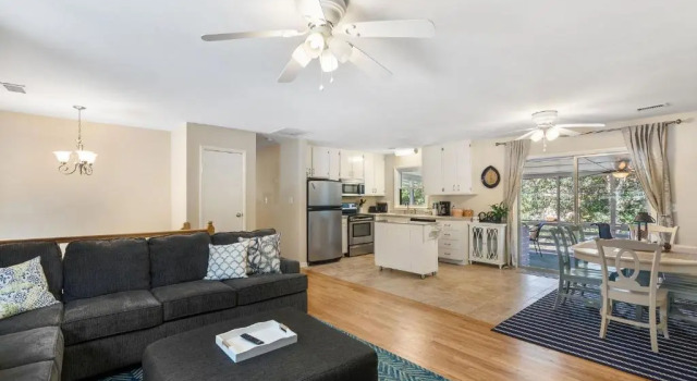 1010 E Ashley - Two Kitchens - Steps to Beach, Забронировать Отель Фоли-Бич 