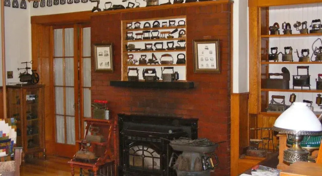 Old Iron Inn Bed and Breakfast, Buchen Sie Bed & Breakfast Hotels in New England mit Parkplatz, Parkplätze