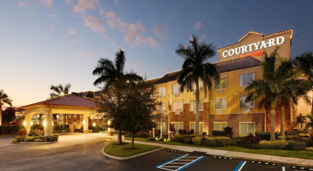 Courtyard by Marriott Sarasota at University Town Center, Забронировать Отель Сарасота Sarasota Area