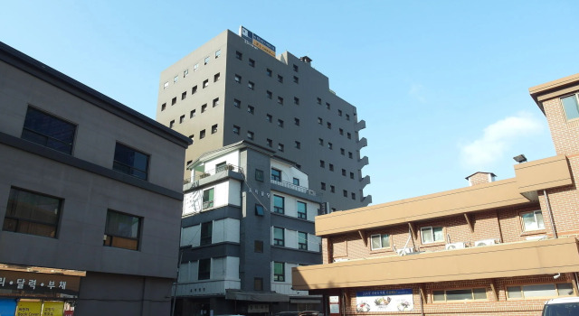 Road Myeongdong Guesthouse