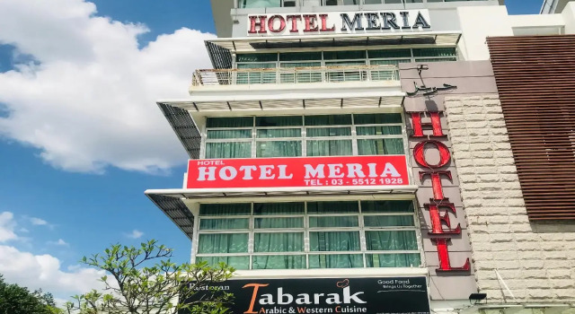Кровать в общем номере Hotel Meria