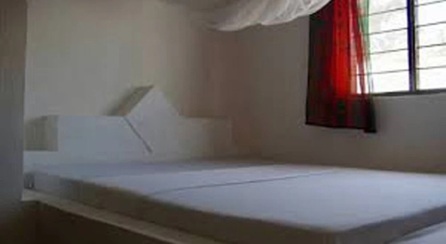 Caveman Eco-Lodge