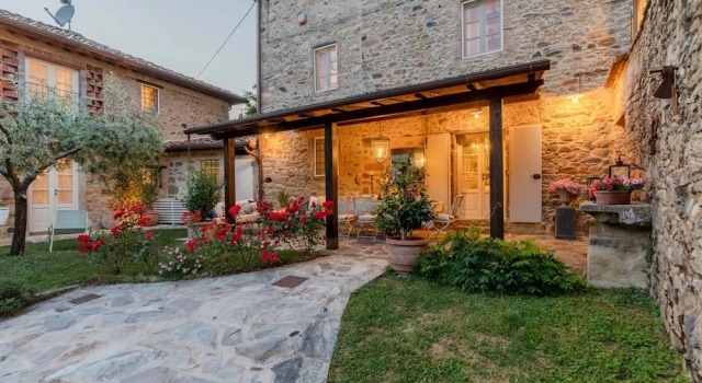 Villa near Lucca with Tuscan Charm, Prenota Villa Pieve Toscana