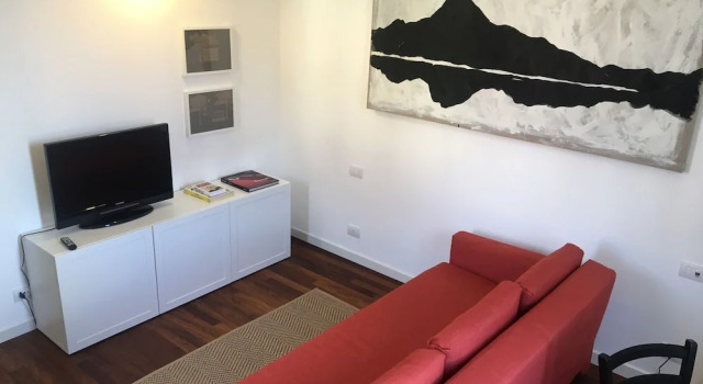 JOIVY Stylish Apt in Centre of Cernobbio, Забронировать Апартаменты/квартира Отели в центре Черноббьо, в центре