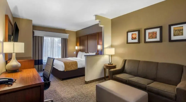 Люкс Comfort Suites Marshall