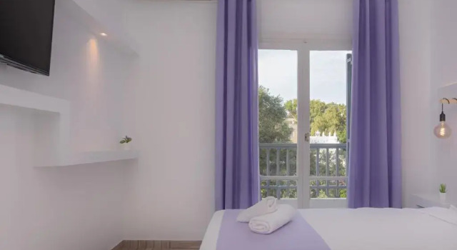 Трёхместный номер Standard с балконом Venus Minimal Hotel