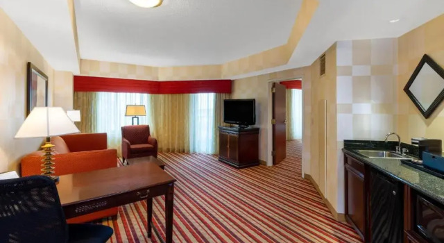 Двухместный люкс c 1 комнатой Wyndham Grand Oklahoma City Downtown