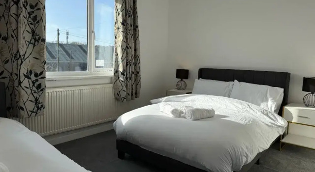 Large and Peaceful 4-bedroom House in Bridgend
