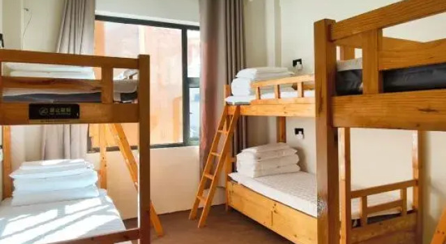 Кровать в общем номере (женский номер) LiTang Xingye International Youth Hostel