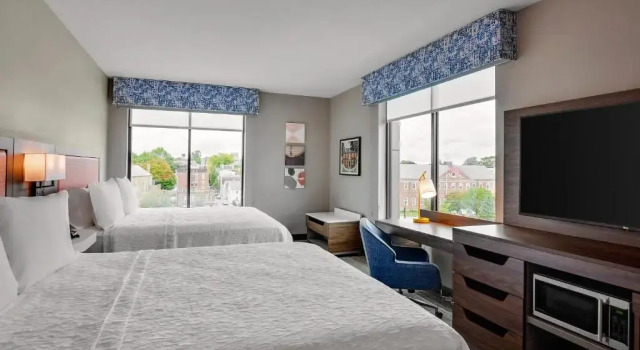 Четырёхместный люкс Hampton Inn Salem Boston