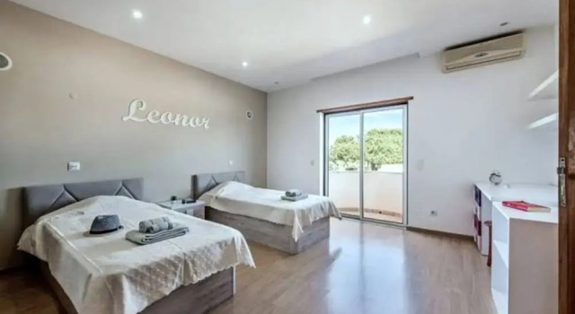 Stunnig 5 Bedroom Private Pool Villa With Cinema Room, Rezervovat Vila Hotely v Sotavento s parkováním, Parkování