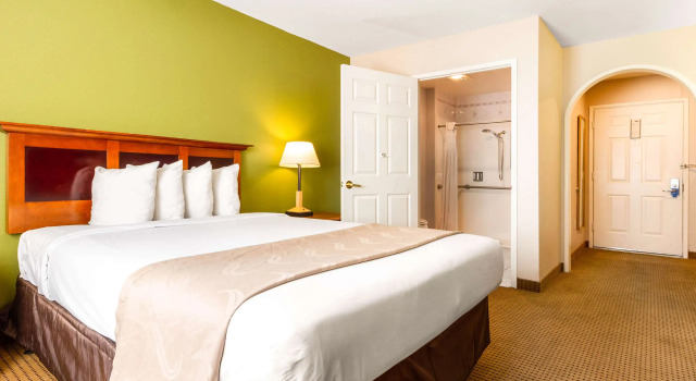 Auburn House Hotel