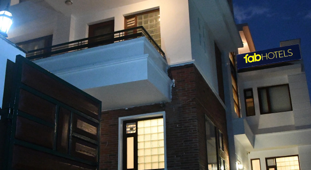 FabHotel Premium- 10min Walk from Millennium City Centre Gurugram Gurgaon