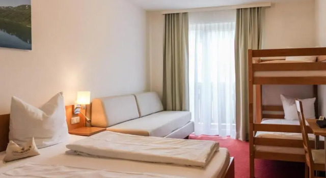 Пятиместный номер Standard с балконом Familienhotel Botenwirt