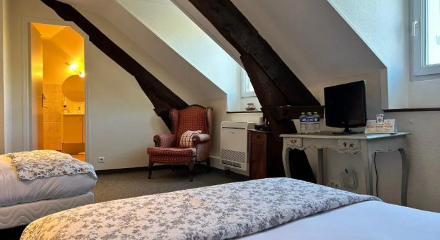 Номер Standard Logis Hôtel Teyssier