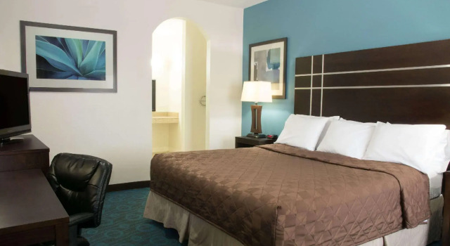 Двухместный номер Standard Days Inn by Wyndham Humble/Houston Intercontinental Airport