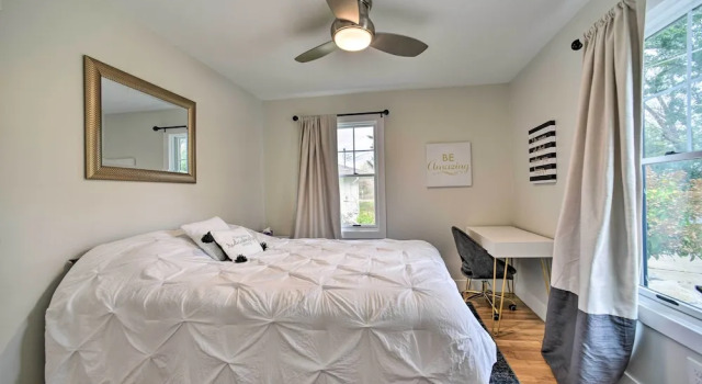 Fenton Home w/ Patio & All Sports Lake Access, Boek Vakantiehuis Fenton Michigan