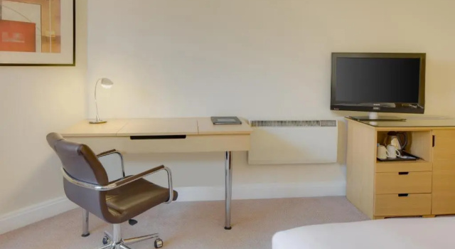 Семейный номер Standard Hilton Northampton Hotel