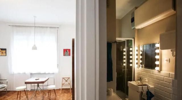Апартаменты Bright Lights, Big City Studio