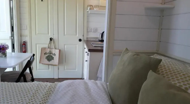 Romantic Shepherds Hut, Kenilworth, Забронировать Отель Отели Уорикшир с парковкой, Парковка