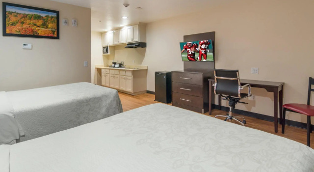 Четырёхместный номер Premium Red Roof Inn PLUS+ Fort Worth - Burleson