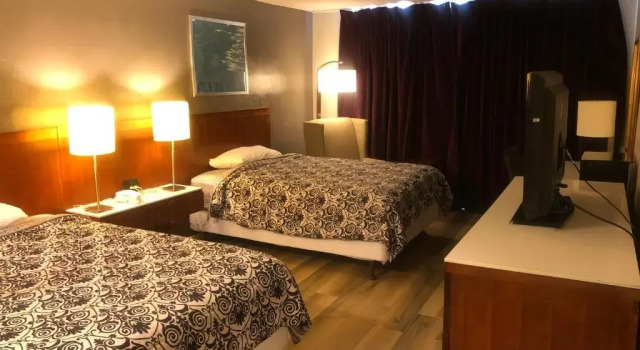 Четырёхместный номер Standard Western Inn