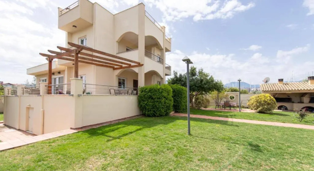 Alyki Beach House, Prenota Hotel Aigio Acaia