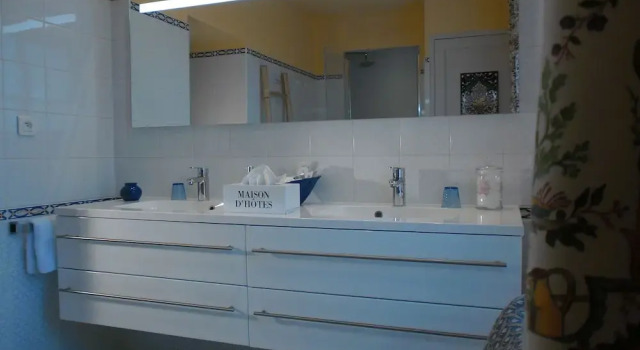 Трёхместный номер Standard с видом на сад Chambres dHôtes La Sauvageonne