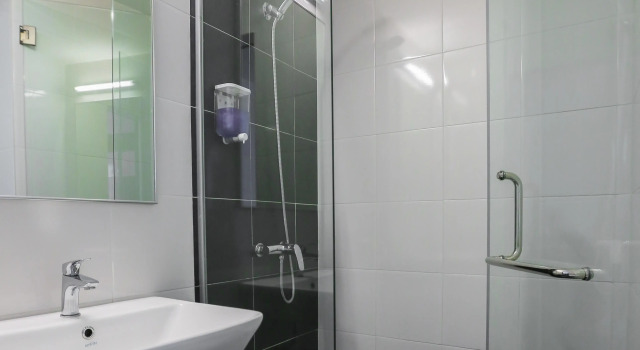 Четырёхместный семейный номер Standard Temasek Hotel