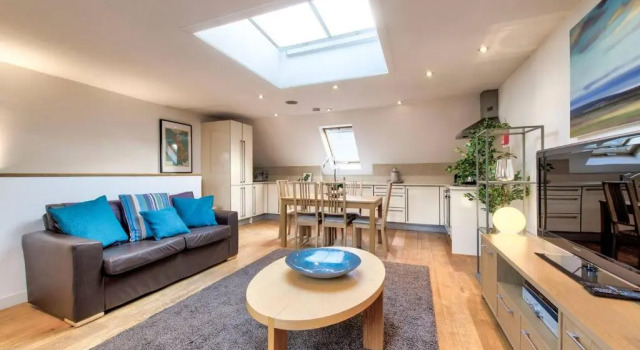 ALTIDO Splendid 2-BR Flat near Edinburgh Castle, Забронировать Отель Эдинбург Midlothian, рядом с Scottish Widows Bank Plc