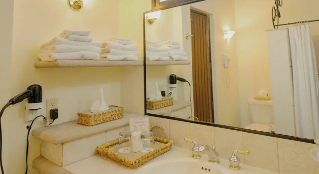 Четырёхместный номер Standard с балконом Hotel Hacienda Los Laureles