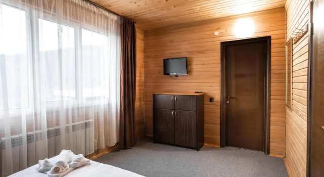 Wellland Hotel, Varaa Hotelli Hotellit Ivano-Frankivsk ruokailulla, Puolitäysi / Täysihoito