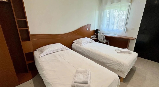 Halte Hotel, Prenota Hotel La Vergne Francia