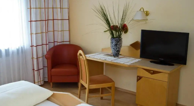Номер Standard Pension Clara