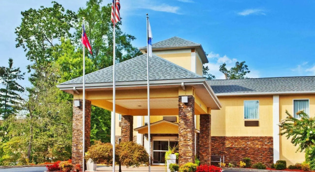Номер Standard Comfort Inn Blairsville Butternut Creek