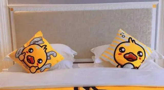 Семейный тент Qianyue Hotel (Qingyang Xifeng Airport Branch)