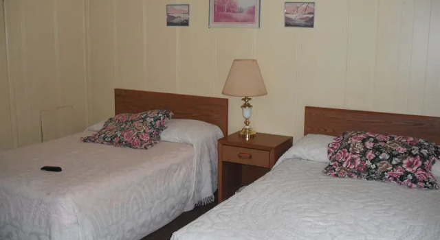 Bluewater Motel, Boek Motel  