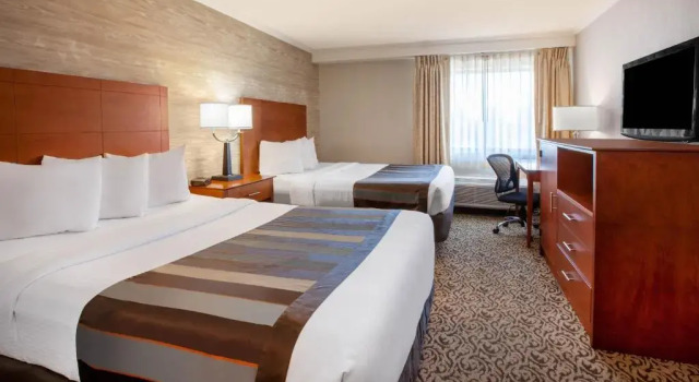 Четырёхместный номер Standard Wingate by Wyndham Detroit Metro Airport