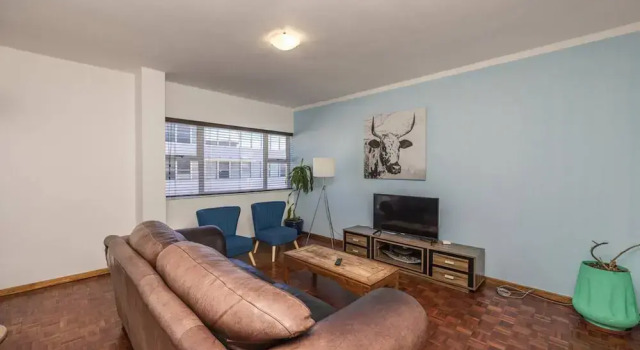 Centrally Located 2 Bedroom Apartment in Cape Town, Забронировать Апартаменты/квартира Отели Кейптауна с парковкой, рядом с South African Museum And Planetarium, Парковка
