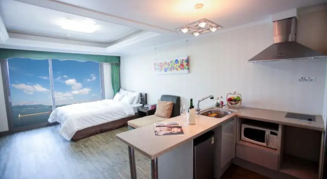 Люкс Deluxe Tongyeong Bay Condo Hotel
