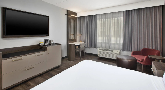 Номер Standard DoubleTree by Hilton Hotel Detroit Novi