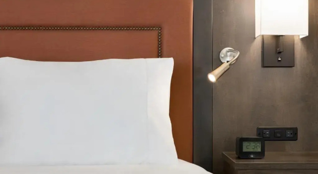 Номер Standard с балконом Hampton Inn & Suites Greenville-Downtown-Riverplace