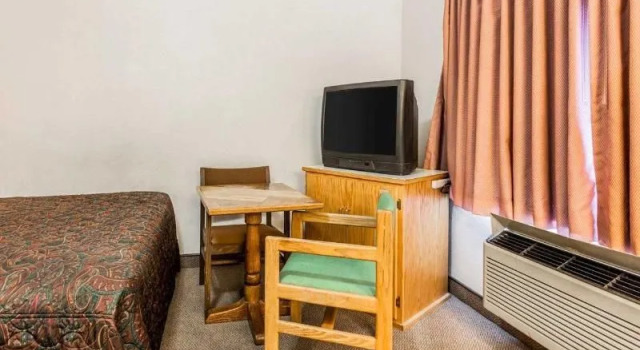 Rodeway Inn & Suites, Забронировать Отель «постель и завтрак» Уэнатчи 