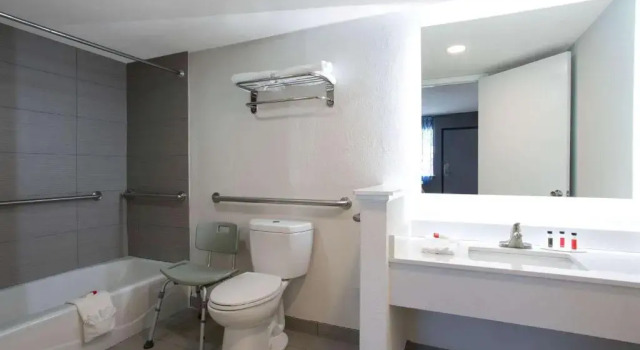 Номер Standard Days Inn by Wyndham Chesapeake