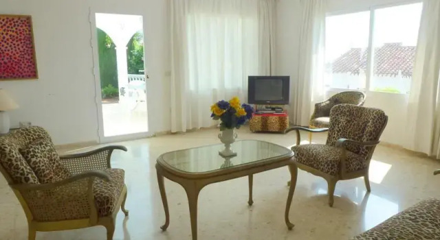 Villas Nerjazul - Las Brisas, Забронировать Вилла Виллы Нерха, рядом с Tuesday Market, Вилла