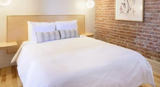 The Jesse Hotel & Bar