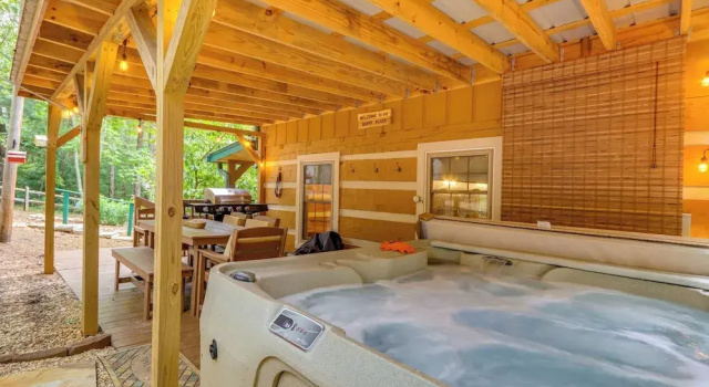 Коттедж Near Hiking Trails: Hot Tub Haven in Ellijay!