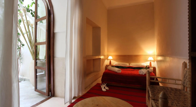 Riad White Flowers