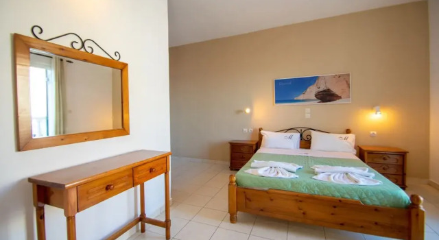 Manthos Beachfront Apts & Pool